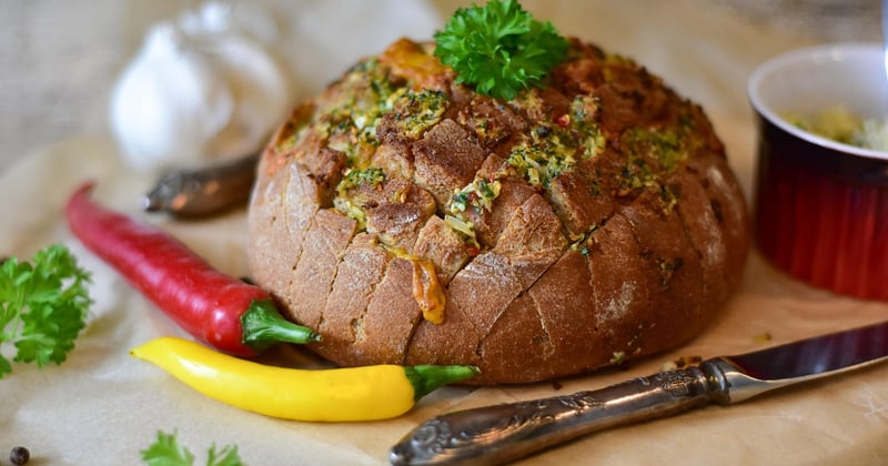 Handbrot Rezept: So gelingt das knusprige Lagerfeuer-Brot
